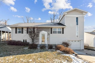 1119 Cheyenne Rd NW, Cedar Rapids, IA 52405