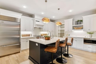 222 Ferndale Rd S, Wayzata, MN 55391