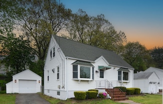 95 Sunset Ave, Dedham, MA 02026
