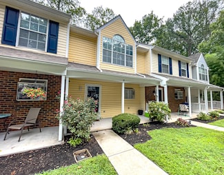 8 Jefferson Village Dr, Forest, VA 24551