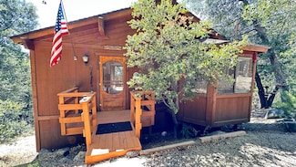 24655 Logan Creek Rd, Idyllwild-Pine Cove, CA 92549