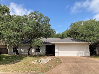 113 Royal Oaks Dr, Rockport, TX 78382