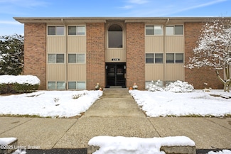 5 Lakeshore Dr, Clarksville, IN 47129