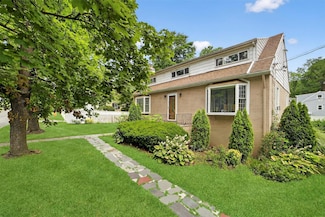 98 N Evarts Ave, Elmsford, NY 10523
