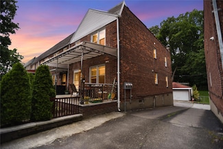 6848 Selfridge St, Forest Hills, NY 11375