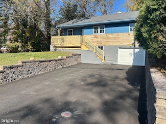 4052 Locust Ln, Harrisburg, PA 17109