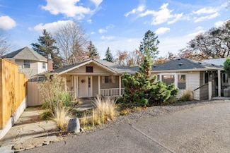 560 Woodberry Ln, Jacksonville, OR 97530