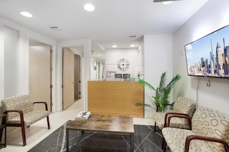 800 2nd Ave Unit 806, New York, NY 10017