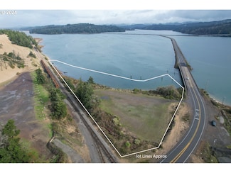 92851 Trans Pacific Ln, North Bend, OR 97459