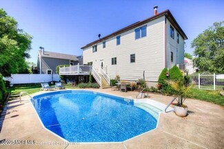 621 Monmouth Ave, Port Monmouth, NJ 07758