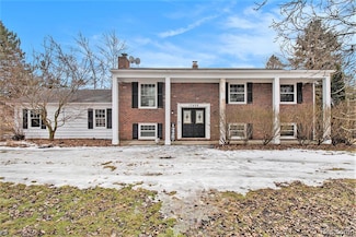 13428 Sequoia Ln, South Lyon, MI 48178