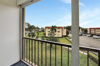 9720 S Hollybrook Lake Dr Unit 301, Pembroke Pines, FL 33025
