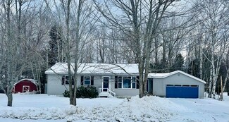 43 Canyon Dr, Millinocket, ME 04462