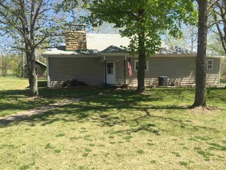 14085 Burr Oak Rd, Wamego, KS 66547