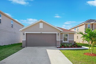 5690 NW Pine Trail Cir, Port St. Lucie, FL 34983