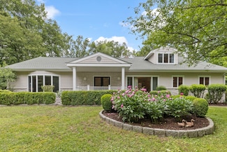 124 Westover Ln, Stamford, CT 06902