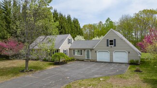 40 Winnocks Neck Rd, Scarborough, ME 04074