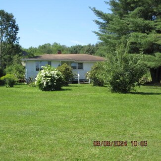 240 Lebanon Rd, Winterport, ME 04496