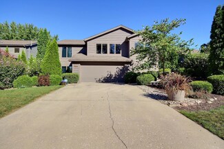 6716 W Canal Pointe Ln, Fort Wayne, IN 46804