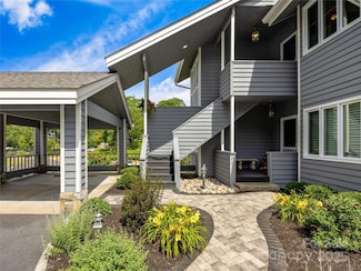 66 Country Club Village Dr, Lake Toxaway, NC 28747