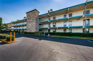 6100 12th St S Unit 215, Saint Petersburg, FL 33705