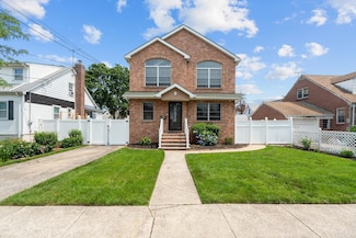 24617 136th Ave, Rosedale, NY 11422