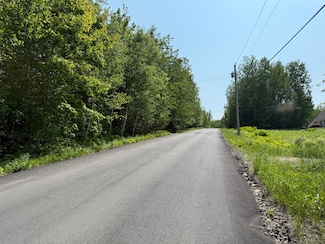 15 Bowling Green Ln, Belfast, ME 04915