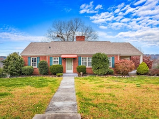 1267 Lakeview Dr, Dandridge, TN 37725