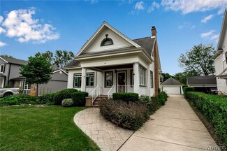 69 North Dr, Amherst, NY 14226