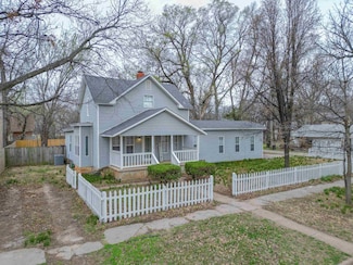 1419 Menor St, Winfield, KS 67156