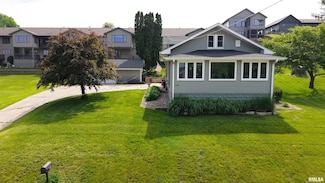 115 4th St, Fulton, IL 61252