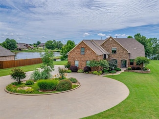 3004 Twin Lake Dr, Moore, OK 73165