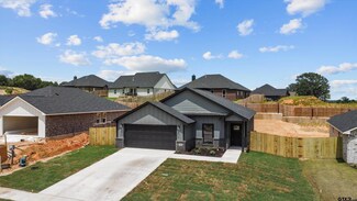 16229 Crossing Cir, Lindale, TX 75771