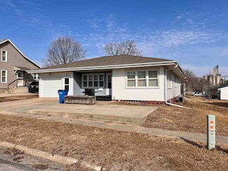 503 E Ave, Grundy Center, IA 50638