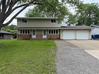 348 Belle Aire Dr, Champlin, MN 55316