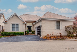 1 Hotchkiss Ct, Lincolnshire, IL 60069