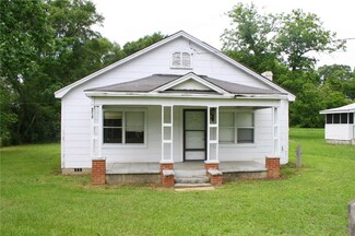 9717 Tuskegee St, Notasulga, AL 36866