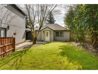 18314 SE Clinton St, Gresham, OR 97030