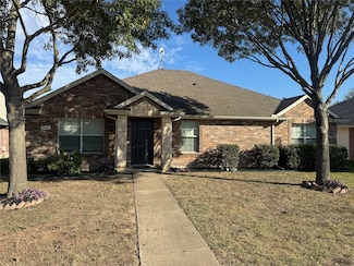 108 Hollow Tree Dr, Red Oak, TX 75154