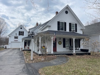 28 Pollard St, Conway, NH 03818