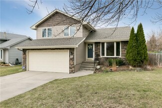 4929 Twana Dr, Des Moines, IA 50310