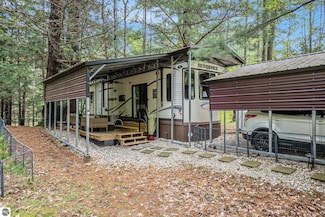 104 Pine Cir, Rose Lake Township, MI 49655