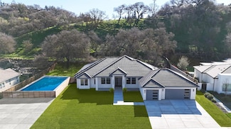 10318 Fox Borough Dr, Oakdale, CA 95361