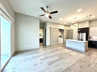 401 W 25th St Unit 2426, Houston, TX 77008