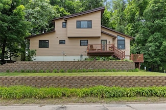 2145 Coldstream Ave NE, Cedar Rapids, IA 52402