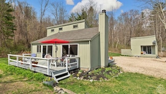 17 2nd St, Egremont, MA 01230