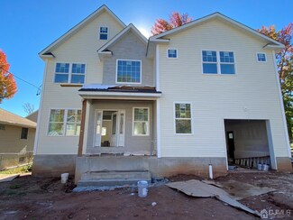 81 Hunt St, Iselin, NJ 08830
