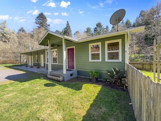 381 Palmer Blvd, Fortuna, CA 95540