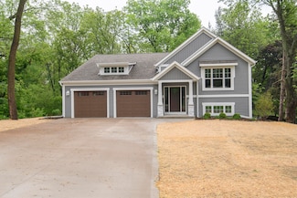 W241N6316 Oak Dr, Sussex, WI 53089