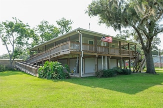 915 Live Oak Dr, Freeport, TX 77541